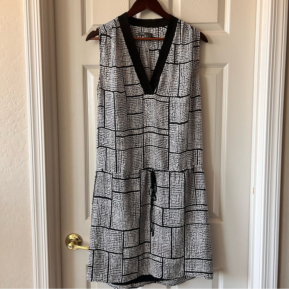 Vince Silk Sleeveless Drop-Waist Dress in Black & White Geometric Print – Size M